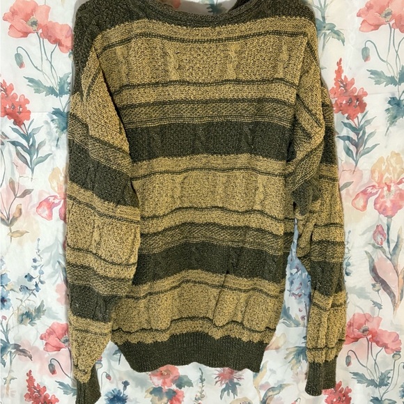 Vintage Claiborne Crewneck Sweater - Olive and Army Green - Picture 5 of 9